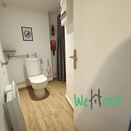 Historic Comfortable One Bedroom In Center Apartment